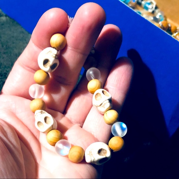 💀Handmade Skull bracelet with Aurora glass & wooden Sandalwood beads - Picture 2 of 8